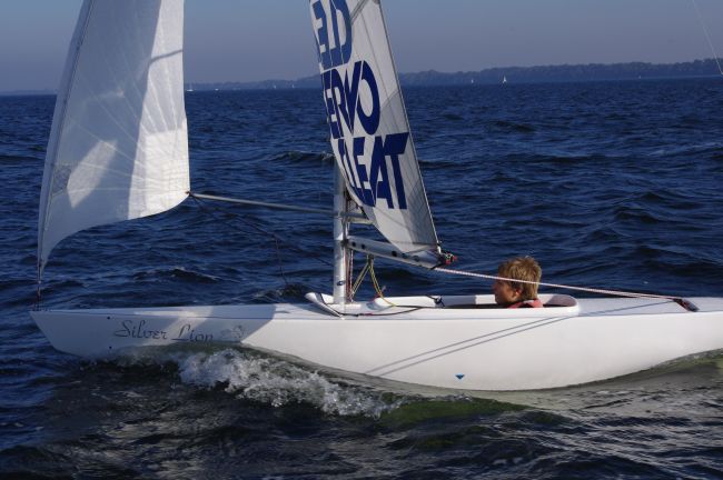 &copy; Archiv VBRS Nachwuchssegler des SYC beim Training im Boot der Bootsklasse 2.4mR