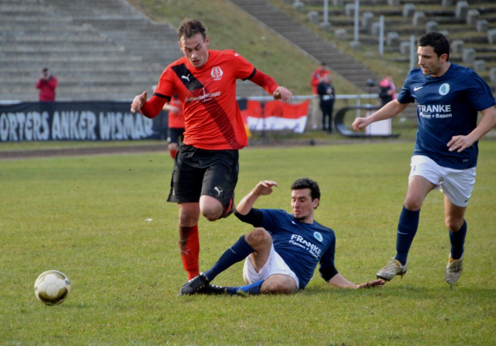 © Lars Krischewski | Clemens Lange im Zweikampf, er markierte den Führungstreffer