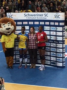 © Sven Christoph Thiel | Als beste Spielerinnen wurden ausgezeichnet: Lousi Souza Ziegler (SSC) und Liana Mesa Luaces (Vilsbiburg)