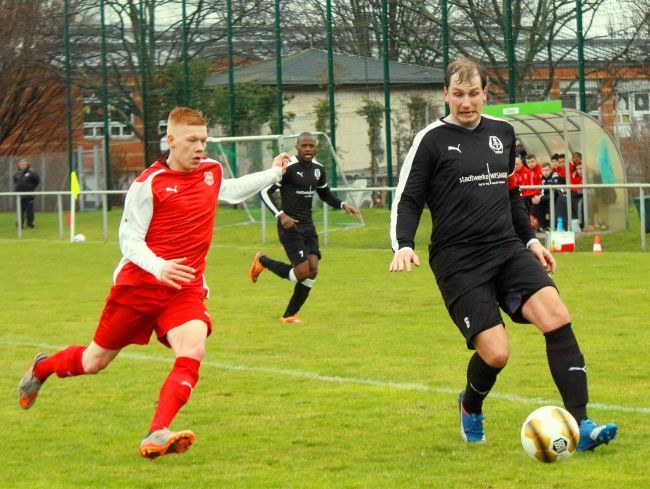 © Andreas Knothe | Fabian Bröcker hier am Ball traf beim BSV Hürtürkel zweimal. Am Ende fuhr der FC Anker Wismar beim 8:0 in Hürtürkel den höchsten Sieg in der Oberliga ein