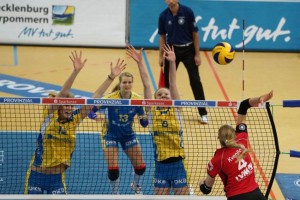 © MidiGrafie | Anja Brandt und Jennifer Geerties studieren neben dem Leistungssport, Janine Völker arbeitet in der Verwaltung