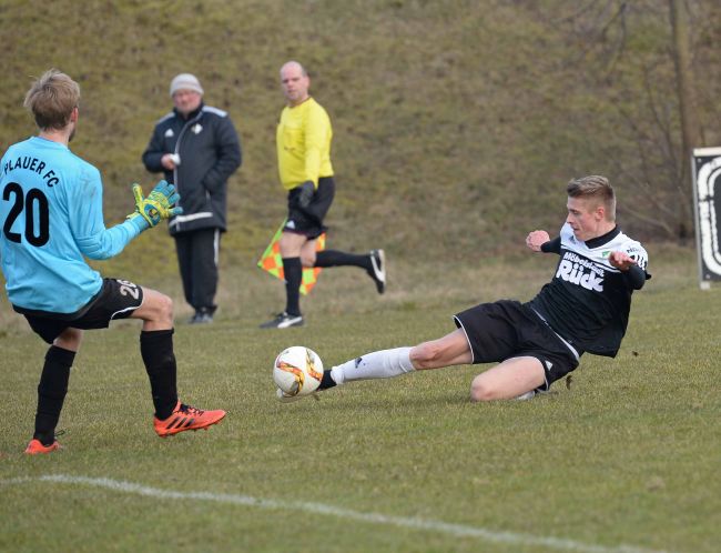 © Dietmar Albrecht Die piratenreserve muß sich schon strecken im Stadion der Lederwerker
