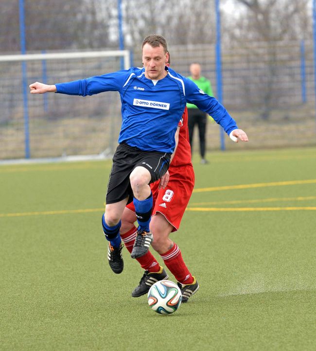 © Dietmar Albrecht Florian Svenßon gibt auf das Tragen der Binde seinen Kollegen gerne ein aus