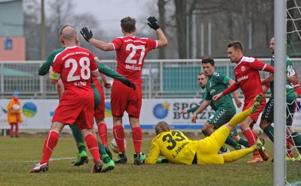 © upahl.de | Der Anschlusstreffer durch Rainer Müller (Mitte) brachte Schönberg zurück ins Spiel.