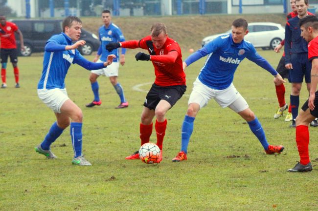 &copy: Andreas Knothe | Hannes Köhn (li) im Zweikampf