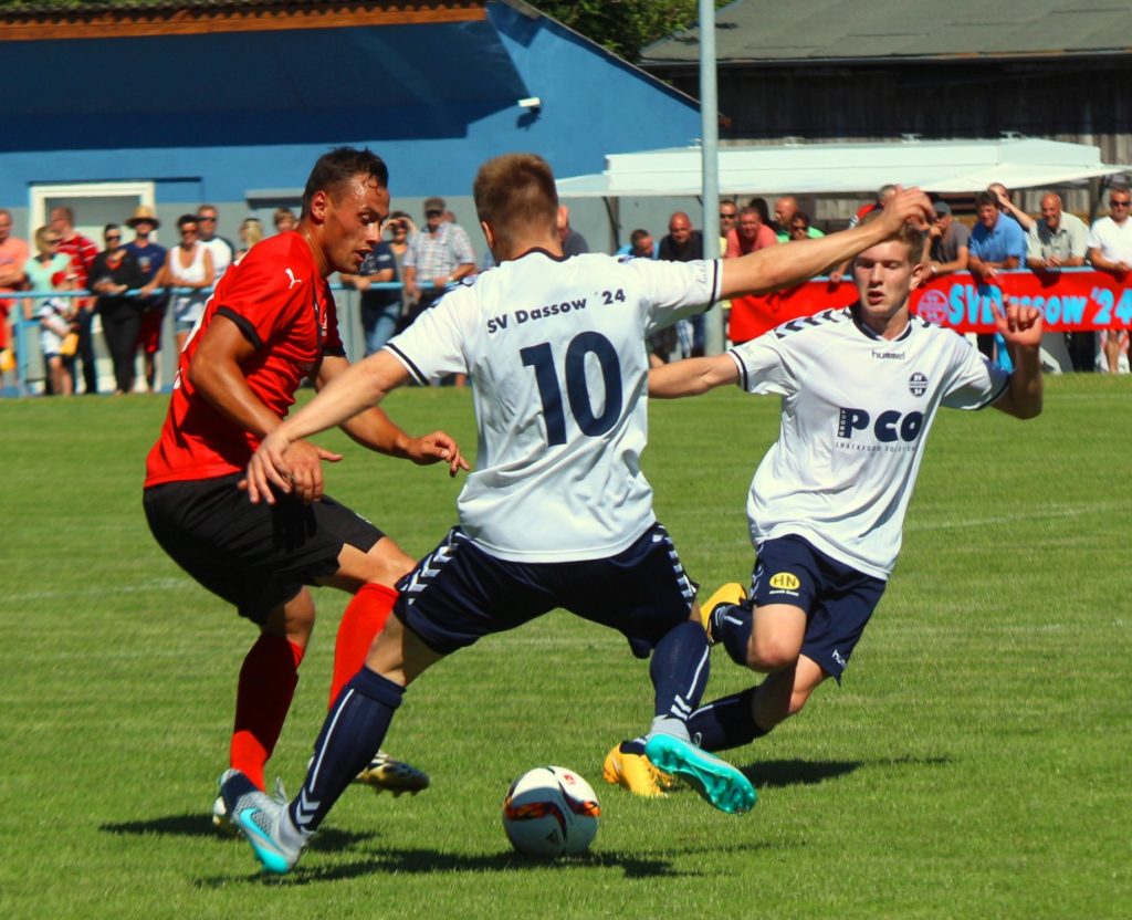 © FC Anker Wiamar Ankers Torjäger Clemens Lange führt mit 18 Toren die Torschützenliste der Oberliga an, Am Spieltag feiert “Linge” seinen 30. Geburtstag