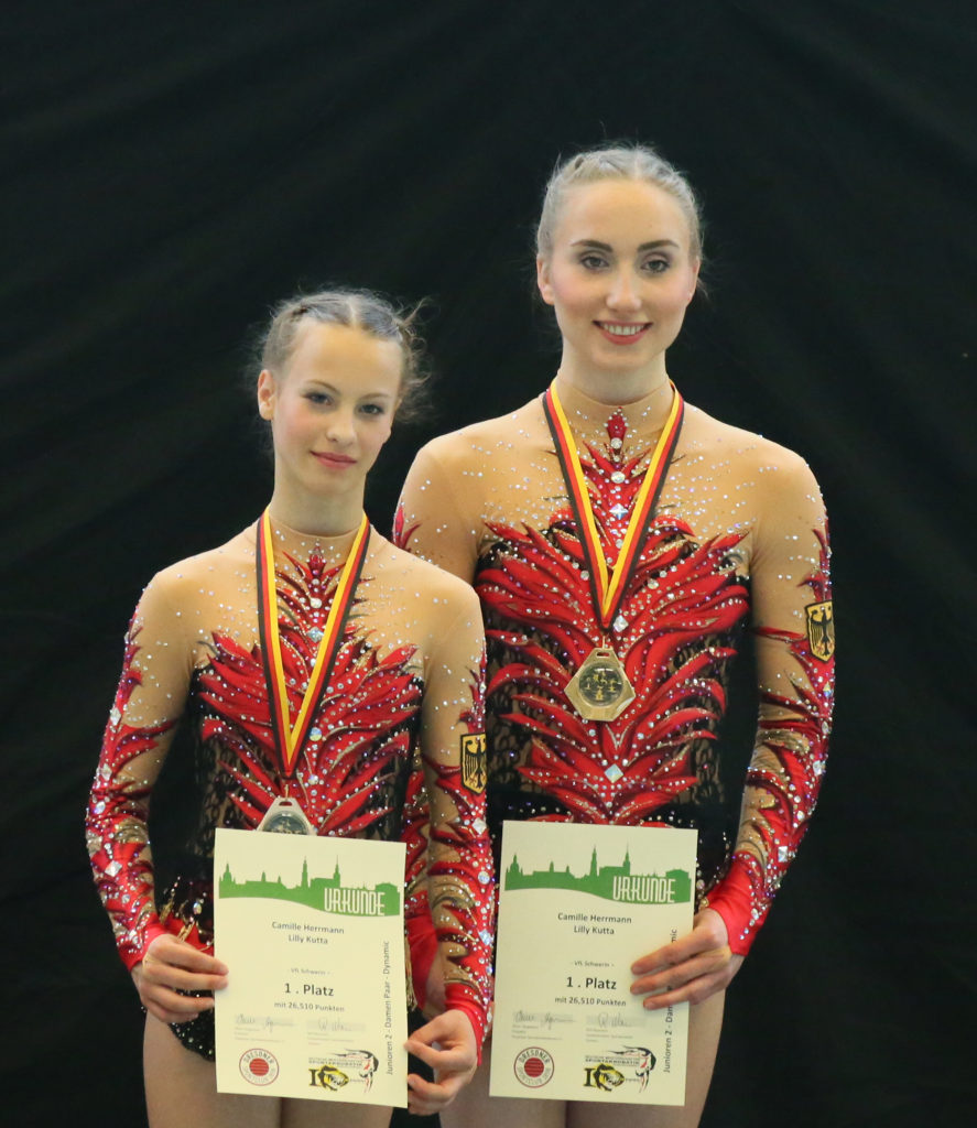 ©  Werner Hassepass Getragen vom Publikum: Den letzten gemeinsamen Wettkampf krönten Camille Herrmann und Lilly Kutta mit drei Goldmedaillen bei der Deutschen Meisterschaft in Dresden.