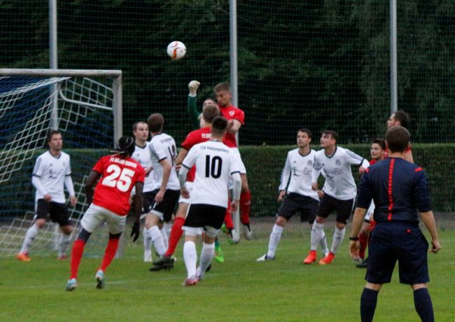 © Andreas Knothe | Sebastian Schiewe beim Kopfball, er erzielte das Siegtor