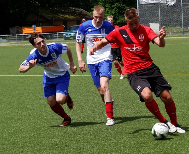 © Andreas Knothe |Sebastian Schiewe hier im Spiel gegen den Oldenburger SV. Der Stürmer traf beim Krämercup des TSV Pansdorf dreimal ins schwarze. Am Ende gewann der FC Anker Wismar das Turnier