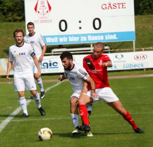 © Andreas Knothe | Khasan Dzhaukhar im Zweikampf. Der FC Anker Wismar kam im Heimspiel gegen den FC Strausberg zu einem 2:2 Unentschieden