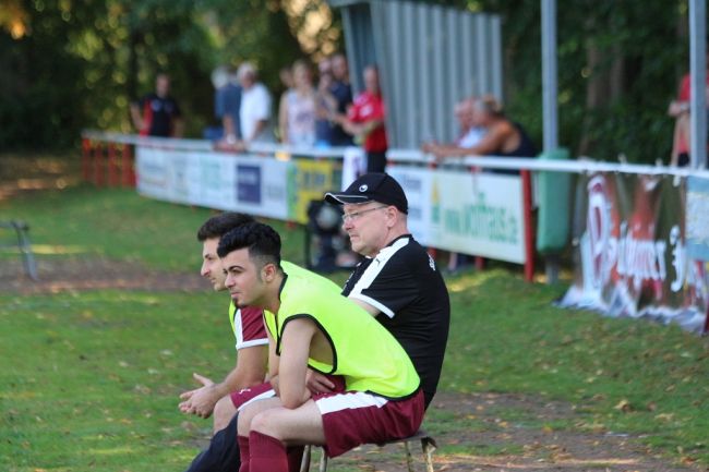 © Karl-Heinz Sühs Was heckt  Taktikfuchs Andreas Thiess gegen den Meister aus